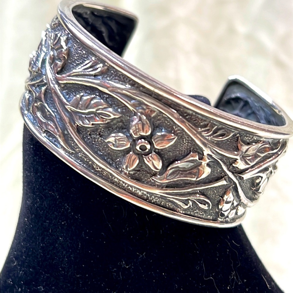 Silpada Sterling silver womans floral cuff bracelet. Pre owned.
